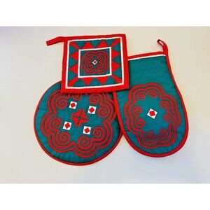 CamaCrafts Hand Crafted Patchwork Oven Mitt & Pot Holder 3 Pc Set Farmhouse XMas